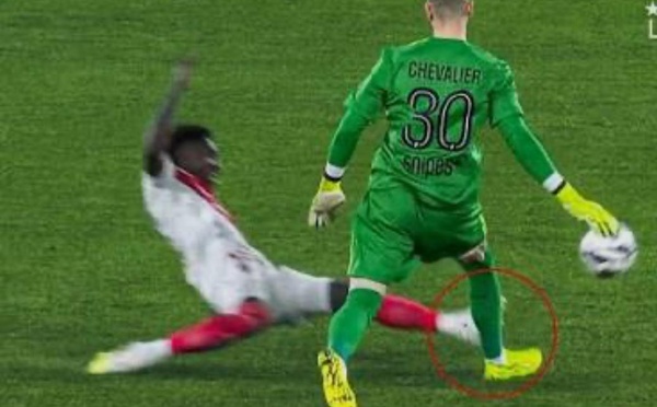 LIGUE 1- Lamine Camara aurait dû écoper d’un carton rouge selon les arbitres … Clement Turpin s’est trompé . 