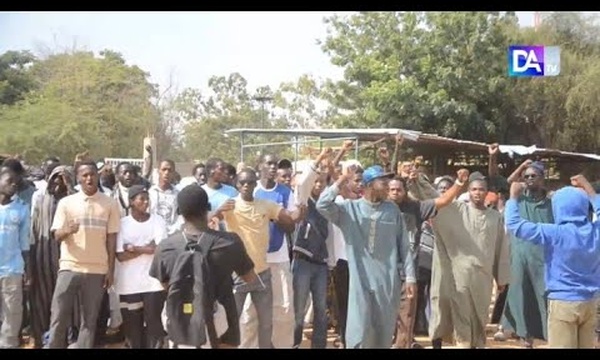 Kaolack- USSEIN : Les étudiants dénoncent la présence policière devant le campus et exigent le paiement des bourses