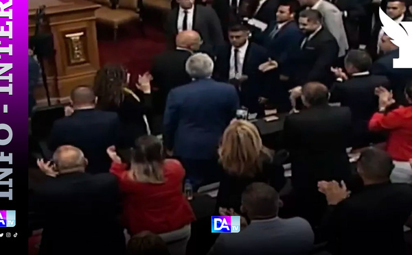 Venezuela : "Allez, Nico!", scandent les députés en soutien à Maduro