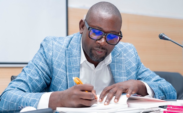 Café Littéraire : Paul Sédar Ndiaye dissèque les fondements du couple dans son roman " L’Équilibre du Cœur", lors de la Saint Valentin