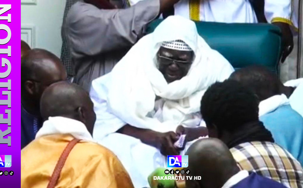 TOUBA - Le khalife des Baayfall remet à Serigne Mountakha un aadiya de 500 millions de francs