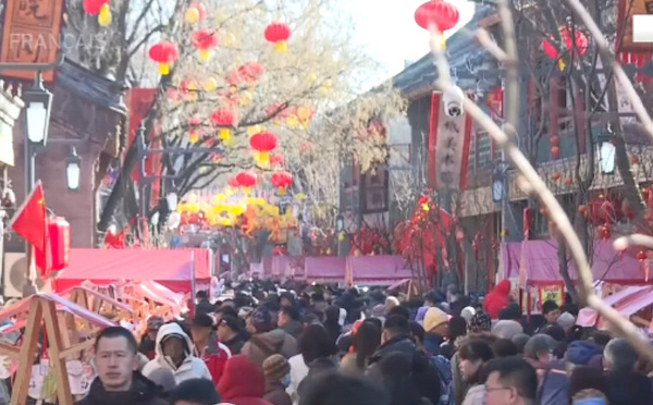 Les célébrations à travers toute la Chine se poursuivent au deuxième jour de l'Année du Cheval