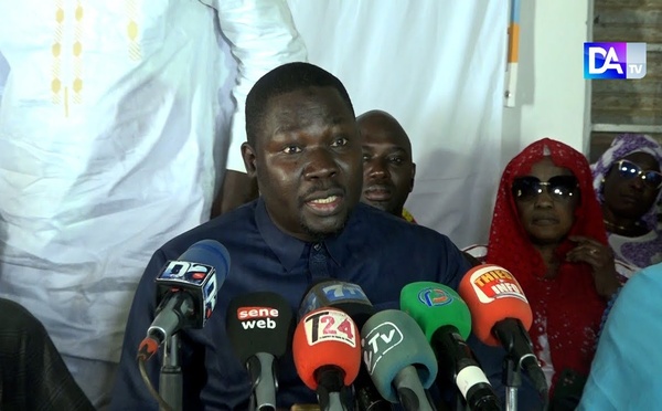 4 avril: Un responsable de Rewmi demande au PR, en marge de la cérémonie, de procéder à la réception officielle des infrastructures des chantiers de Thiès..