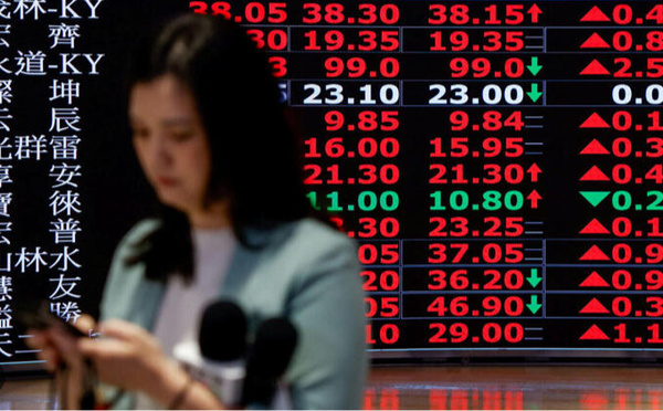 Le pétrole flambe à plus de 100 dollars, les Bourses d'Asie dévissent