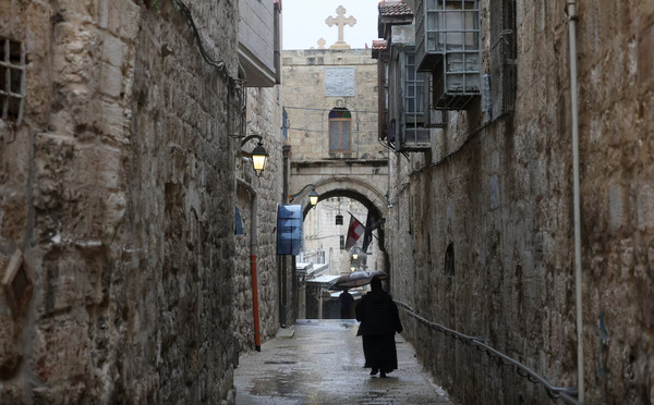 “Une première depuis des siècles”: la police israélienne empêche la tenue de la messe du dimanche des Rameaux à Jérusalem