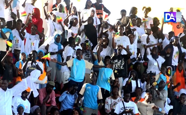 Cérémonie d'ouverture de la Semaine nationale de la jeunesse à Thiès : La jeunesse scande en chœur "Nioune Diomaye laniou Beugueu"