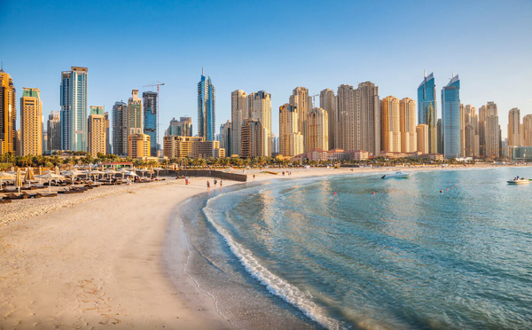 Hôtels et attractions ferment leurs portes à Dubaï, tandis que des milliers de travailleurs se retrouvent sans emploi