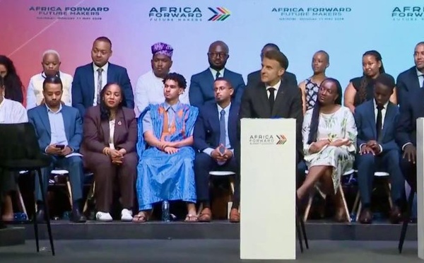 Emmanuel Macron sur l'Aide au Developpement  : "Vous avez dit, nous, on ne veut plus de ça! [...] Ça tombe bien parce que nous aussi, on n’en a plus totalement les moyens"