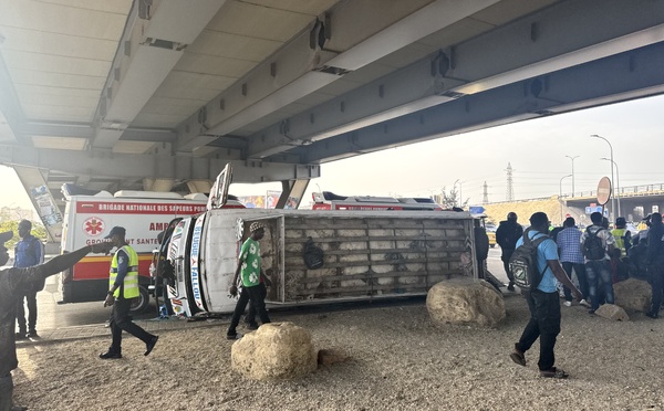Accident à Pikine : Un « Ndiaga Ndiaye » se renverse au rond-point EDK, plusieurs blessés