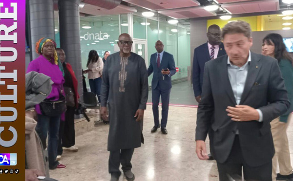Suisse - Concert de la Journée de l’Afrique : un accueil chaleureux réservé aux artistes Ismaïla Lo, Mahawa Kouyaté et leurs musiciens à l’aéroport de Genève