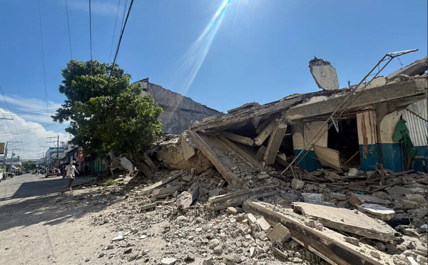Au moins 31 morts après un puissant séisme aux Philippines, alerte au tsunami dans le Pacifique