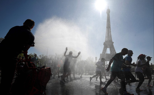 Face à la canicule, la France envisage... la sieste