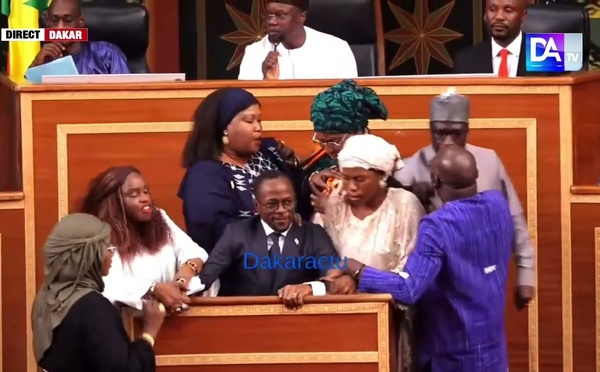 Assemblée nationale : le député Abdou Mbow évacué de l'hémicycle par les forces de sécurité