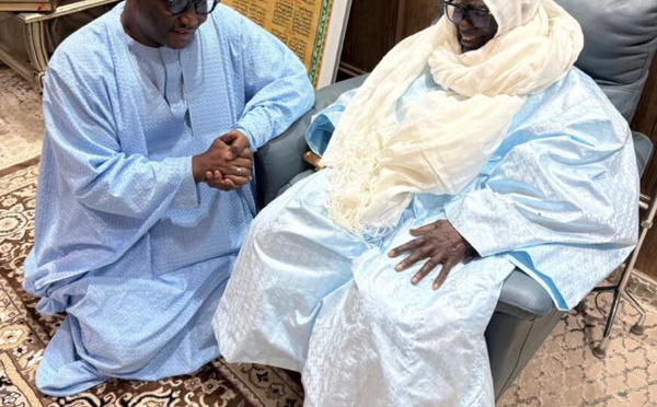 TOUBA- Le ministre de l’intérieur Mouhamadou Makhtar Cissé  en visite nocturne chez Serigne Mountakha Mbacké