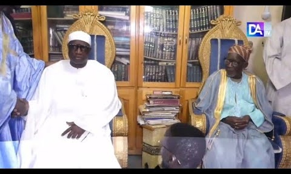 Kaolack : Le ministre de l’intérieur, Mouhamadou Makhtar Cissé rend visite aux foyers religieux et sollicite des prières pour un bon hivernage