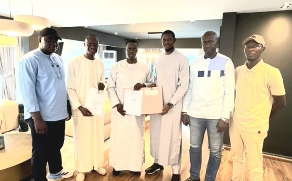 Réparation du scanner de l'hôpital régional de Kolda : Le nouveau DG de la LONASE, Abdourahmane Baldé (Doura) remet un chèque de 20 millions...