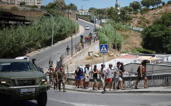 Afflux migratoire à Ceuta: le gouvernement marocain réagit après cinq jours de silence