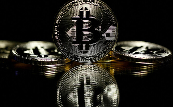 Des hackers utilisent une faille de l’IA pour dérober 130 millions de dollars en bitcoins