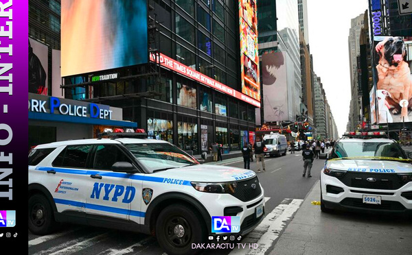 Attaque à Times Square: une victime est décédée, ainsi que l'assaillante (maire)