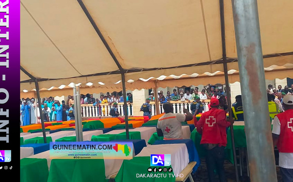 La Guinée enterre les 36 victimes de l'éboulement d'une décharge