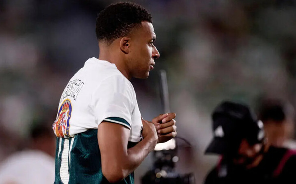 Espagne: critiqué, Kylian Mbappé s’explique après avoir refusé de porter entièrement un t-shirt de soutien à Ceuta