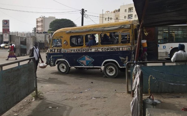  Circulation à Dakar : derrière les Jakarta et les cars rapides, un réseau mal raccordé (Paul Sedar Ndiaye)