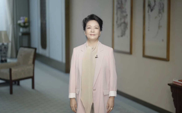 Peng Liyuan appelle la communauté internationale à promouvoir l'éducation des femmes pour un accès aux technologies numériques et intelligentes