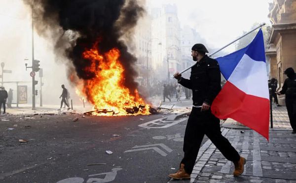 «La France tourne mal»: un 17 octobre marqué par une forte mobilisation sociale et des violences