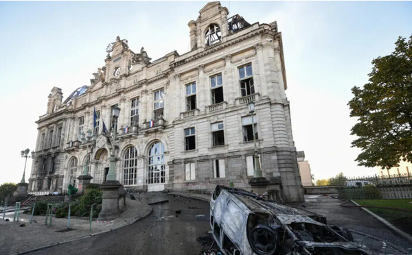 Mobilisation du 17 octobre: l'Association des maires de France appelle au rassemblement devant les mairies lundi