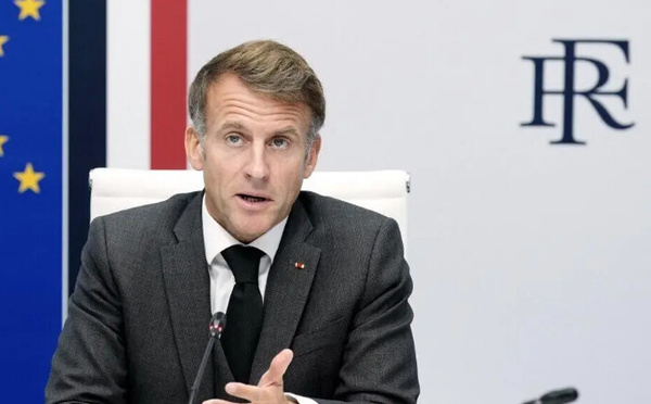 Colère sociale en France: Emmanuel Macron reçoit les lycéens et va à la rencontre des forces de l'ordre