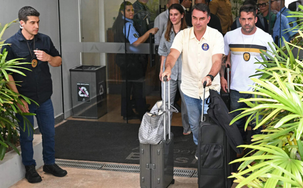 L’avion de Bolsonaro atterrit en Équateur... avant de repartir vers une destination inconnue