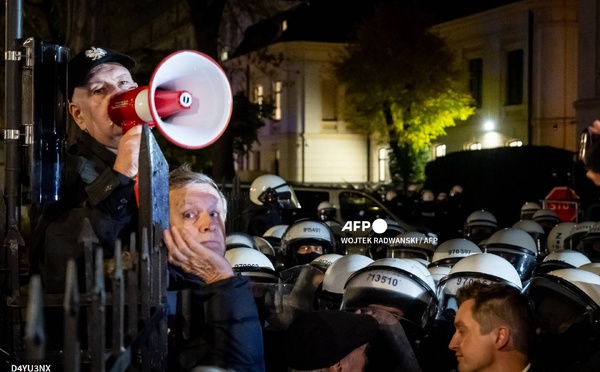 Crise constitutionnelle en Pologne : le président interrompt son voyage au Sénégal pour rentrée d'urgence à Varsovie